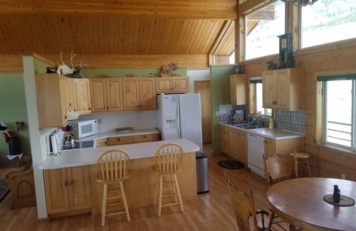 Inkom Cabin | Come stay at the McMinn Inn and enjoy the mountian views!