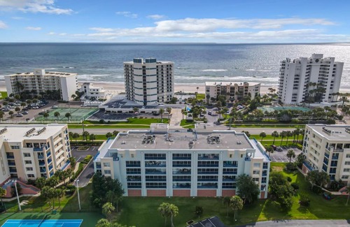 New Smyrna Beach Apartment | Come take in these beautiful views of the ocean in this gorgeous 22 Condo. OW1-302