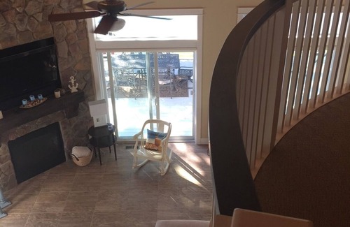White Pigeon House | Come to the lake! This lake front cottage is perfect for family & friends!