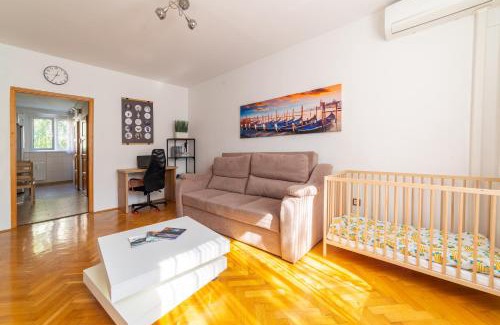 Hamor Apartment | Comfort 14 - Stylish City Apartment Netflix, Wi-Fi & Parking