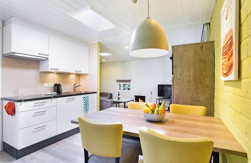 Hapert House | Comfort 4-person children's bungalow in the holiday park Landal Het Vennenbos