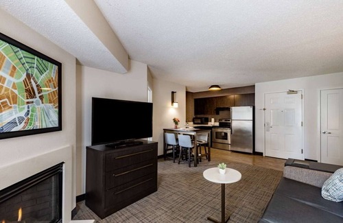 Mount Tabor Apartment | Comfort and Relaxation! 2BR Suites With Kitchen, Free Breakfast, Bring Your Pets
