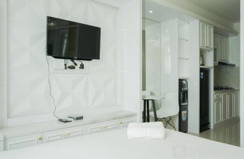 Cikokol Apartment | Comfort and Modern Studio at Tree Park Cikokol Apartment By Travelio