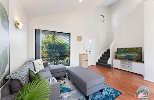 Ingleburn House | Comfort and Style 2-Bed Townhouse in Ingleburn