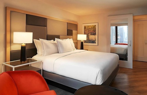 Streeterville Hotel | Comfort & Convenience, 2 Relaxing Units, Outdoor Swimming Pool, Parking