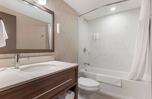 Bracebridge Hotel | Comfort Inn