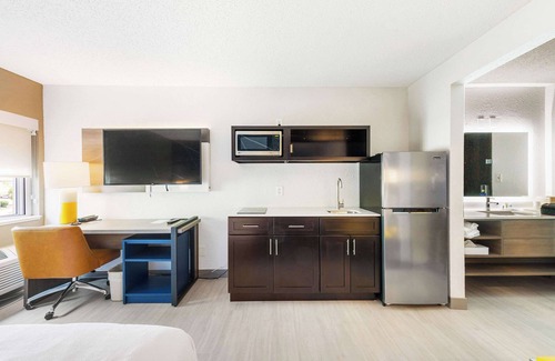 Mayfield Heights Hotel | Comfort Inn Mayfield Heights Cleveland East