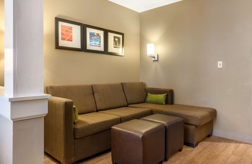 Birmingham Hotel | Comfort Inn & Suites at CrossPlex Village