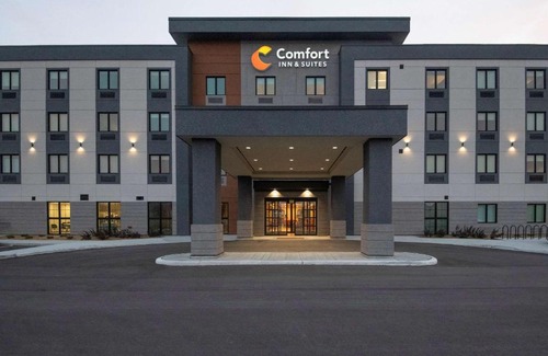 Carleton Place Hotel | Comfort Inn & Suites