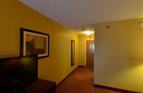 Roselawn Finance Hotel | Comfort Inn & Suites Cincinnati Eastgate