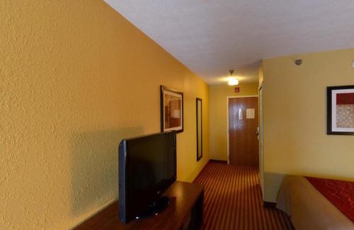 Roselawn Finance Hotel | Comfort Inn & Suites Cincinnati Eastgate