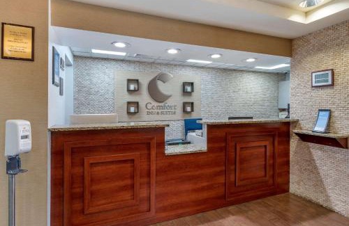 Dayton Hotel | Comfort Inn & Suites Dayton Northwest - Englewood