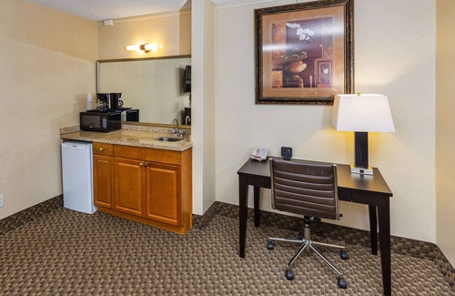 Downtown Edmonton Hotel | Comfort Inn & Suites Downtown Edmonton