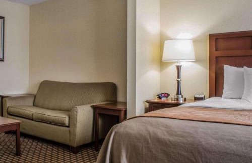 Farmington Hotel | Comfort Inn & Suites Farmington - Victor