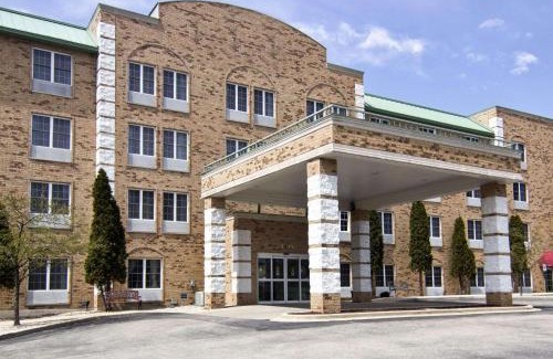 Grafton Hotel | Comfort Inn & Suites Grafton-Cedarburg