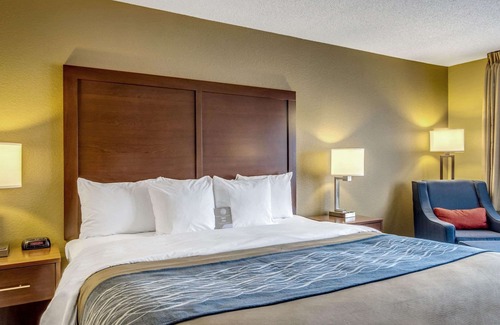 Grafton Hotel | Comfort Inn & Suites Grafton - Cedarburg