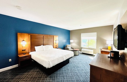 Plainville Hotel | Comfort Inn & Suites Plainville-Foxboro