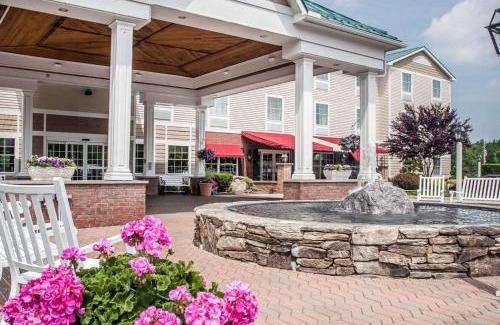 Sturbridge Hotel | Comfort Inn & Suites Sturbridge-Brimfield