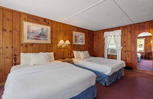 Littleton Hotel | Comfort Meets Charm - 2 Queen Beds