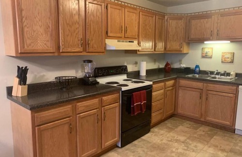 Middletown House | Comfort on the Court 3 Bed/2 Bath Sleeps 6