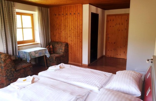 Goeriach Bed & Breakfast | Comfort Room Apple Blossom - Gasthof Lacknerhof