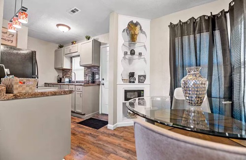 Wichita Apartment | Comfort Stay 2, with Luxe feel, Pamper yourself.