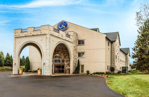 King Hotel | Comfort Suites at Par 4 Resort
