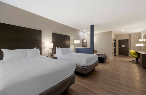 Mount Auburn Hotel | Comfort Suites Cincinnati University - Downtown