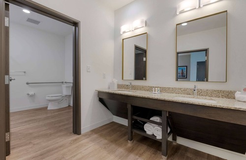 Mount Auburn Hotel | Comfort Suites Cincinnati University - Downtown