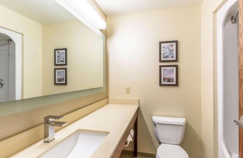 Escanaba Hotel | Comfort Suites Escanaba West