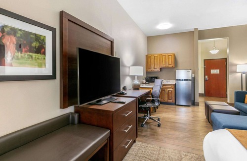 Hopkinsville Hotel | Comfort Suites Hopkinsville near Fort Campbell