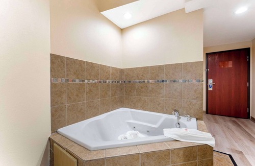 Monaca Hotel | Comfort Suites Monaca