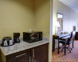 Spring Hotel | Comfort Suites Old Town Spring