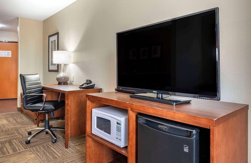 Urbana Hotel | Comfort Suites Urbana Champaign, University Area