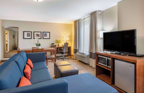 Urbana Hotel | Comfort Suites Urbana Champaign, University Area