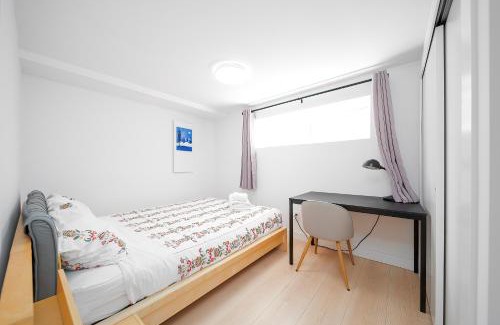 Dunbar House | Comfort two bedrooms in Vancouver
