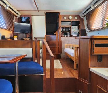 Naples Boat Rental | Comfort Zone Private Yacht Charter
