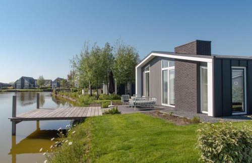 Wemeldinge House | Comfortabel en modern ingericht huis met uitzicht op het meer 28