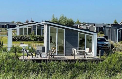Wemeldinge House | Comfortabel en modern ingericht huis met uitzicht op het landschap 73