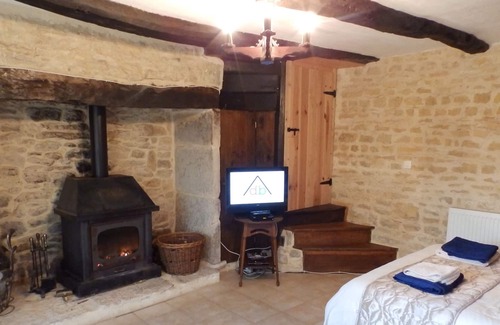 Coeur-de-Causse Apartment | Comfortable 1 Bedroom Gite In 66 Acres + Golf + Pool + Camping + Mobile Home