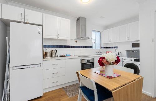 Lyons Apartment | Comfortable 1-Bed Retreat Near Canberra City