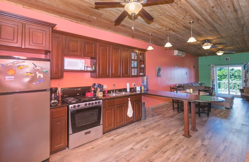 West End Condo | Comfortable 2 bedroom apartment in West End- Sunset Villa 12D
