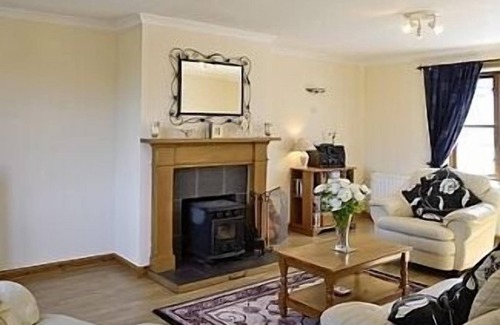 Scaniport Cottage | Comfortable 2 Bedroom Cottage, Real Home From Home