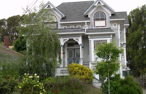 Temescal Apartment | Comfortable 3 bedroom in "Hip" Temescal