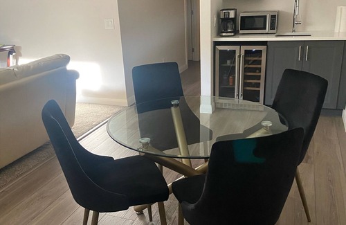 Calgary House | Comfortable and beautiful brand new suite in SW