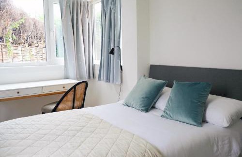 Doncaster Apartment | Comfortable and cosy house with off-road parking