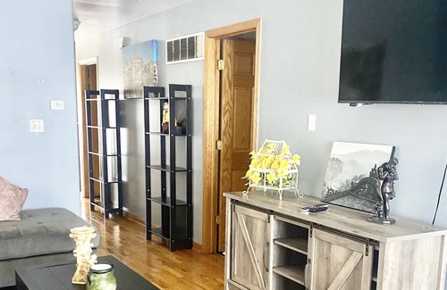 Blue Island Apartment | Comfortable and Cozy 3 bedroom