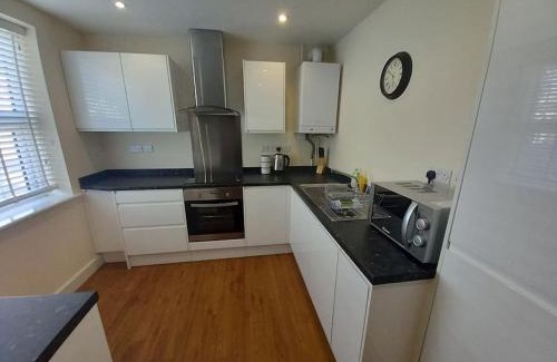 Beeston Apartment | Comfortable and spacious 2 bedrooms Free parking