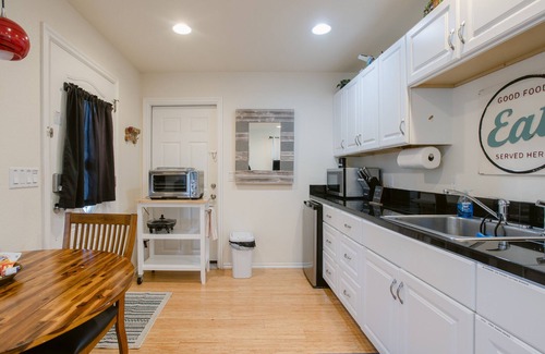 Medford Apartment | Comfortable and Well Stocked-Central Location-2 blocks to Major Park