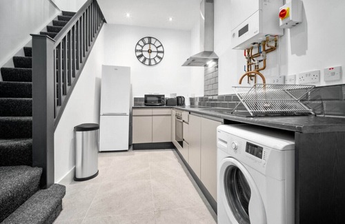 Cradley Apartment | Comfortable Apartment * Netflix & Wifi *